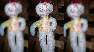 Le dejaron un muñeco con un tiro en la cabeza en la puerta de la casa a un concejal de Rincón