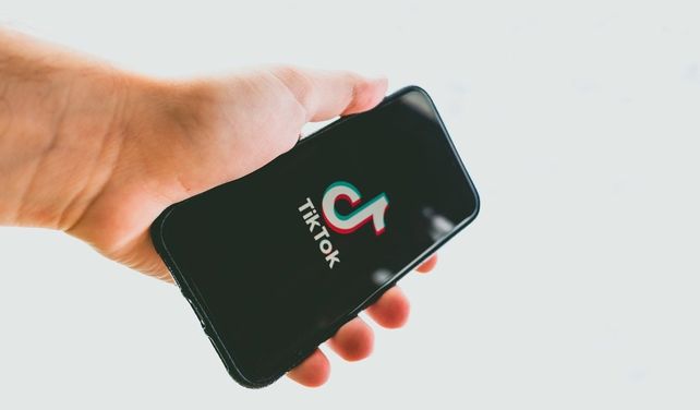 Italia bloqueó las cuentas de menores de Tik Tok luego de que muriera una nena de 10 años en un reto viral.&nbsp;