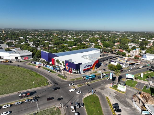 Frente del supermercado La Gallega en Avenida Circunvalación, donde Edilizia realizó una reforma integral.