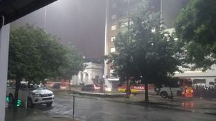 Diluvia en Santa Fe y se espera que baje la temperatura