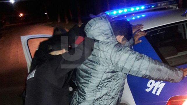 Lo detuvieron tras saltar un tapial, amenazar a su ex con un cuchillo y golpearla