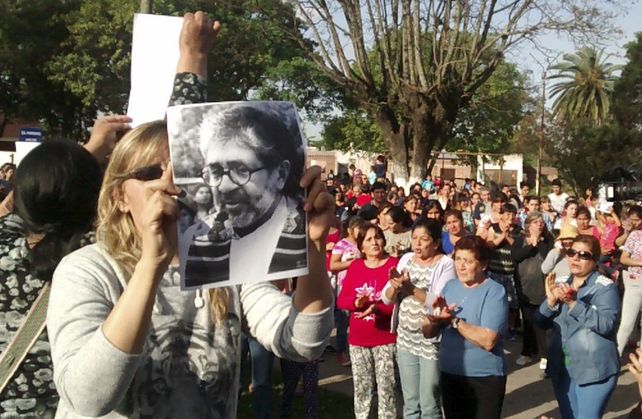 dolor. Los fieles de la Parroquia Nuestra Señora del Valle marcharon ayer espontáneamente por La Florida.