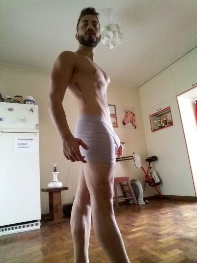Fuertes imágenes íntimas de un ex participante de Combate