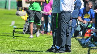 Hacia allá. Montero parece indicarle a su ayudante, el Chengue Morales, cuál es el camino a tomar de ahora en más.&nbsp; El entrenador canalla buscará ganar la Copa Argentina.