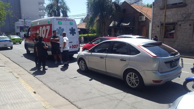Dio a luz en plena avenida Rivadavia con la ayuda de una mujer que esperaba el colectivo