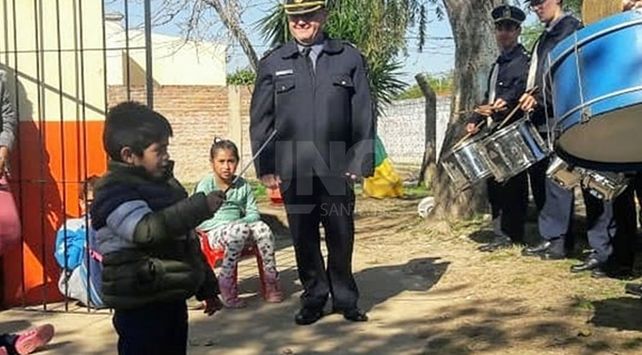El pequeño director de la Banda Policial