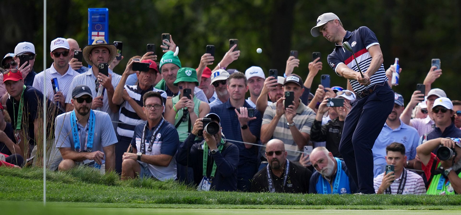El estadounidense Justin Thomas se dirige al green en el hoyo 12 del campo de golf Bethpage Black durante la Ryder Cup, el viernes 26 de septiembre de 2025, en Farmingdale, Nueva York (Foto AP/Matt Slocum) El estadounidense Justin Thomas se dirige al green en el hoyo 12 del campo de golf Bethpage Black durante la Ryder Cup, el viernes 26 de septiembre de 2025, en Farmingdale, Nueva York (Foto AP/Matt Slocum)