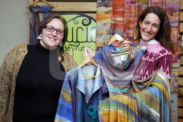 Combinar colores y alegría para hacer ropa con identidad propia