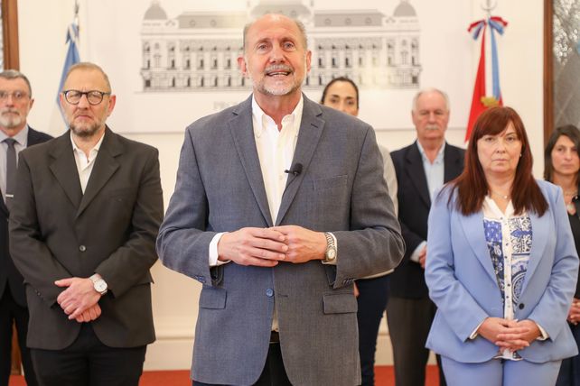 El gobernador Omar Perotti y su equipo analizan distintas alternativas ante el pedido opositor de realizar una ronda por el calendario electoral.&nbsp;