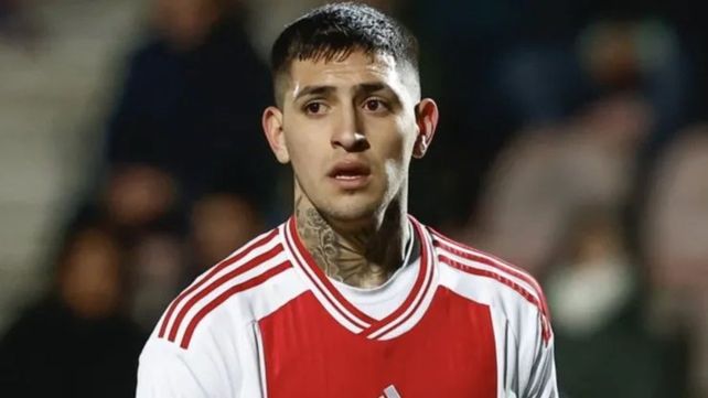 Gastón Ávila con la camiseta del Ajax