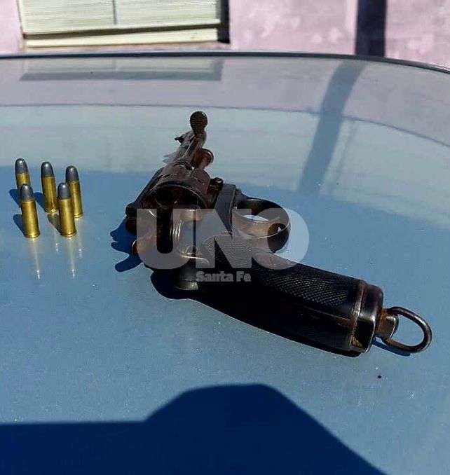 Nervios traicioneros: detuvieron a un hombre armado que se puso en evidencia