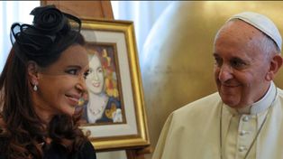 Cristina fue recibida por el Papa y Francisco saludó a los periodistas