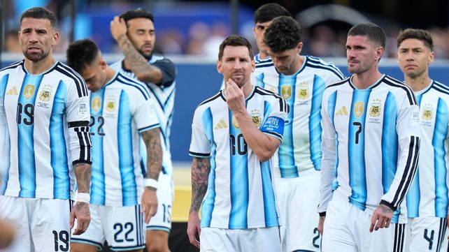 Los jugadores de la selección argentina emprenderán el regreso al país este mismo domingo a la noche.
