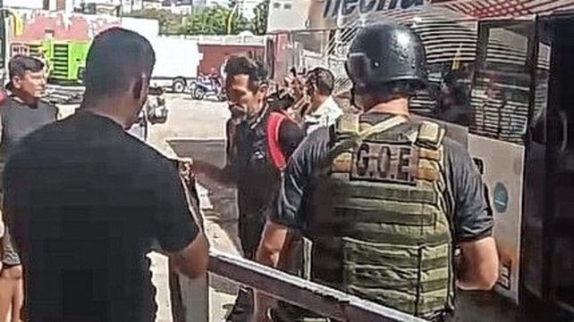 Así fue la llegada de Colón al 15 de Abril para el Clásico