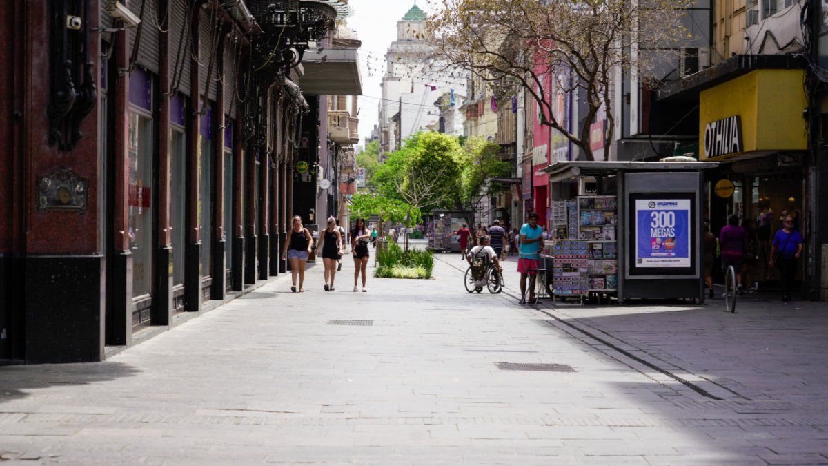 El Tiempo En Rosario: Un Miércoles Con Alerta Rojo Por Altas Temperaturas