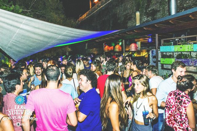 De fiesta. El resto-pub está desplegado en los 1.225 metros cuadrados del predio que cedió gratuitamente el municipio.