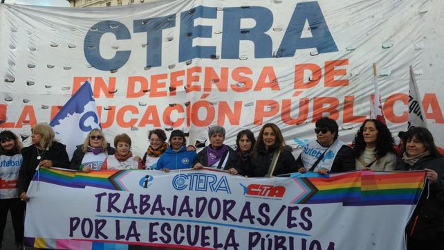 La Ctera se moviliza frente al Congreso por el incentivo docente. &nbsp;