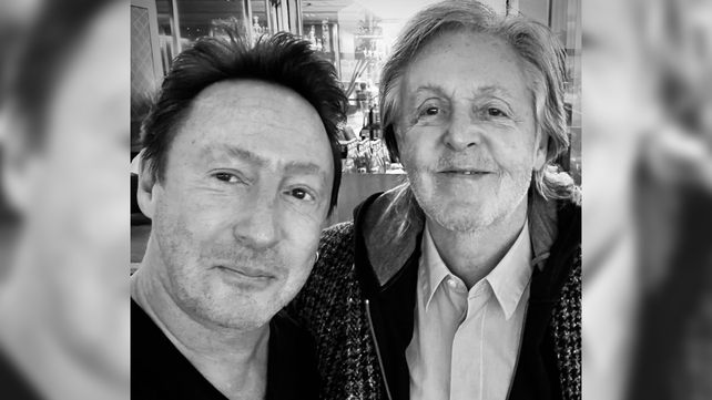 Paul McCartney y Julian Lennon compartieron la postal de su encuentro en un aeropuerto