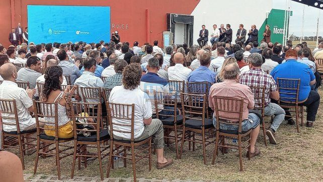 Massa puso en marcha el programa de fortalecimiento porcino y avícola