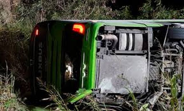 Una joven rosarina murió tras el vuelco de un colectivo en una ruta de Australia