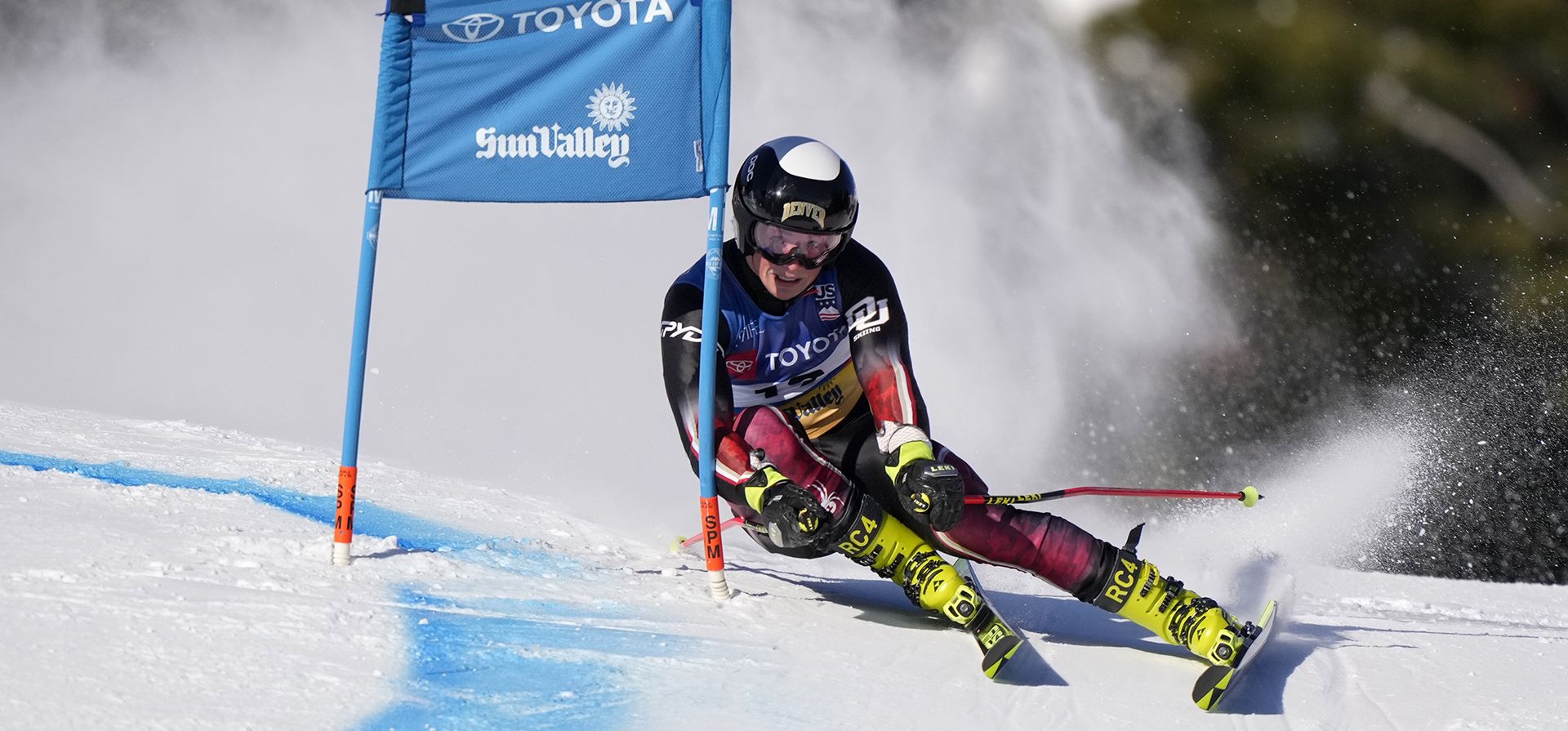 Adrian Minde Hunshammer compite en la carrera de esquí de slalom gigante masculino durante el Campeonato Alpino de EE. UU., el miércoles 5 de abril de 2023, en la estación de esquí Sun Valley en Ketchum, Idaho. (Foto AP/Robert F. Bukaty)