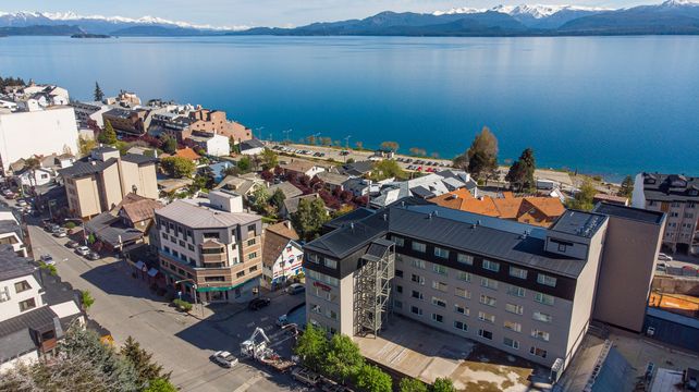 Hampton Bariloche fue premiado por Hilton en 2020 debido a sus estándares proyectuales y, gracias a la valoración de sus huéspedes, fue reconocido por Tripadvisor en 2021 y 2022. 