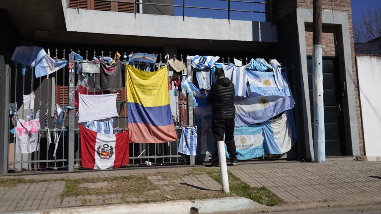 La Capital | Fotogalería de La Capital: el homenaje de Rosario a Jorge Messi en La Bajada