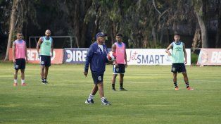 Miguel Russo tuvo tuvo la chance de ver a los jugadores en movimiento. Central se prepara en suelo chileno.