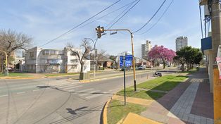 La balacera contra la Uocra ocurrió a metros del cruce del bulevar Sargento Cabral.