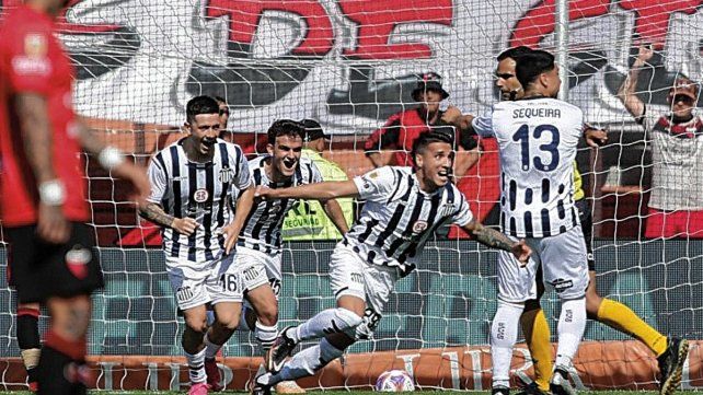 Talleres eliminó a Colón de la Copa Argentina.