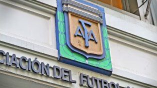 AFA suspendió los partidos del lunes y martes por la vuelta de la Selección al país