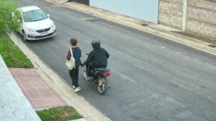 Nuevo episodio de acoso callejero en Paraná: buscan identificar a un motociclista que manoseó a una mujer