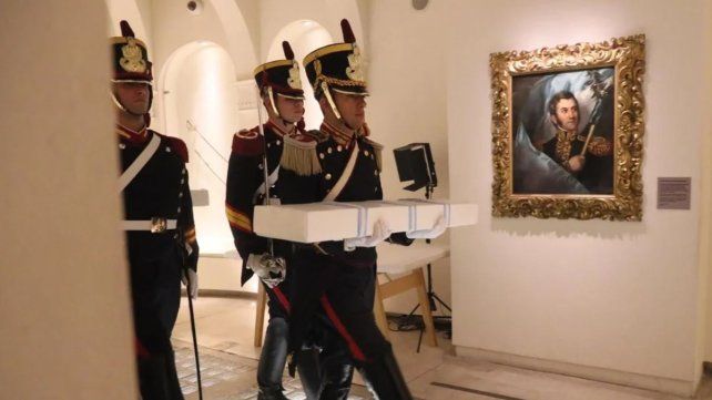 Comenzó el traslado del sable corvo de San Martín hasta la ciudad de San Lorenzo