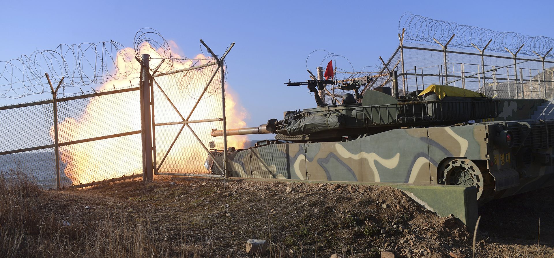 En esta imagen, proporcionada por el Ministerio de Defensa de Corea del Sur, tanques surcoreanos disparan durante unas maniobras en las islas del noroeste, en Corea del Sur, el 5 de enero de 2024. (Ministerio de Defensa de Corea del Sur vía AP) En esta imagen, proporcionada por el Ministerio de Defensa de Corea del Sur, tanques surcoreanos disparan durante unas maniobras en las islas del noroeste, en Corea del Sur, el 5 de enero de 2024. (Ministerio de Defensa de Corea del Sur vía AP)