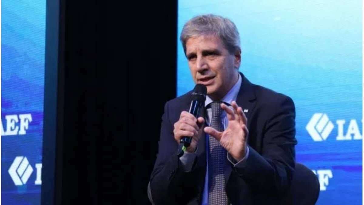 Luis Caputo enviará al Congreso un nuevo proyecto para los dólares del colchón
