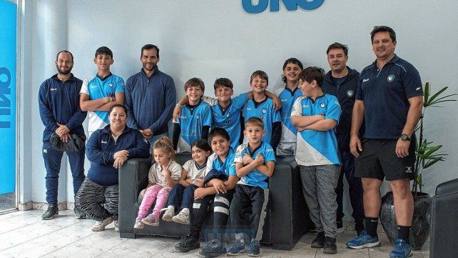 Los coordinadores de Rowing junto a los chicos que serán parte del Hoby Di Pretoro.