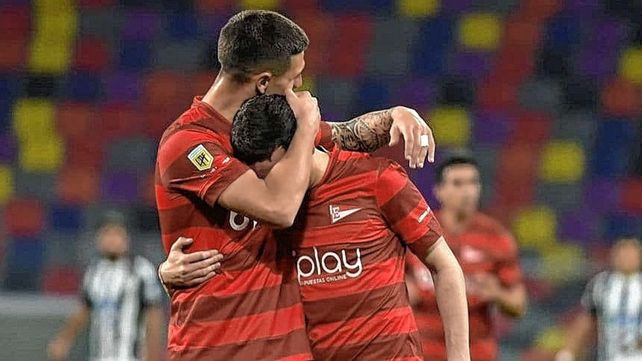 Estudiantes derrotó como visitante a Central Córdoba por 2-1.