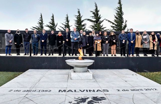 Los funcionarios estuvieron en el memorial de la guerra de Malvinas.
