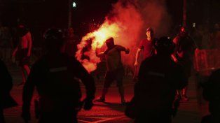 El presidente de Serbia promete restaurar la paz y el orden tras las protestas