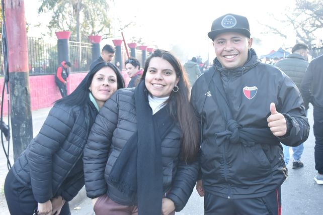 Todo el color de los hinchas de Colón, que coparon el Brigadier López