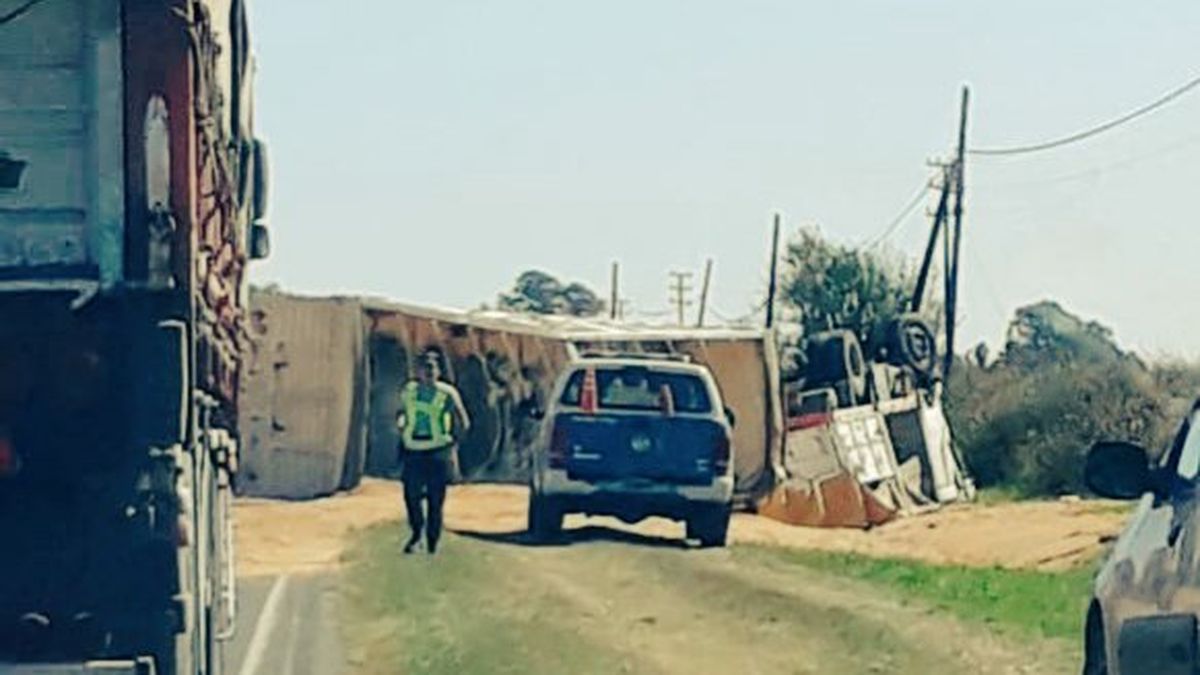 Corte total en la Ruta 33 por un choque entre dos camiones