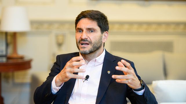 El gobernador Maximiliano Pullaro