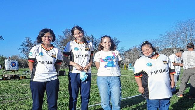 Podio. La arquera Josefina Broin tiene síndrome de Down y en Carpinchos descubrió las bondades de la arquería.