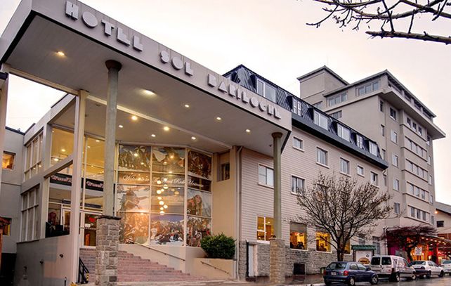 El hotel de Bariloche donde falleció la adolescente.