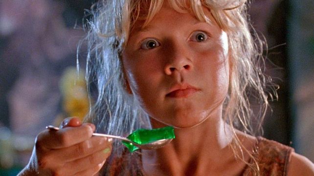 La actriz de Jurassic Park replicó la famosa escena de la gelatina en ocasión del 30º aniversario del estreno.&nbsp;