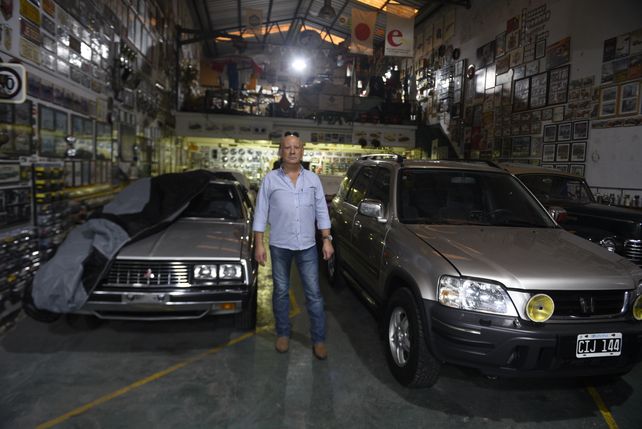 Ricardo Cosio tiene además una interesante colección de autos japoneses.