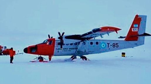 Rescatan a tripulantes de un avión que chocó cerca de Marambio