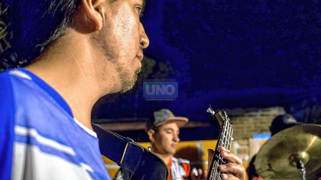 Grupo Inesperados es una banda de Paraná que anhela llegar lejos en la movida tropical. Hoy pasaron por Luz
