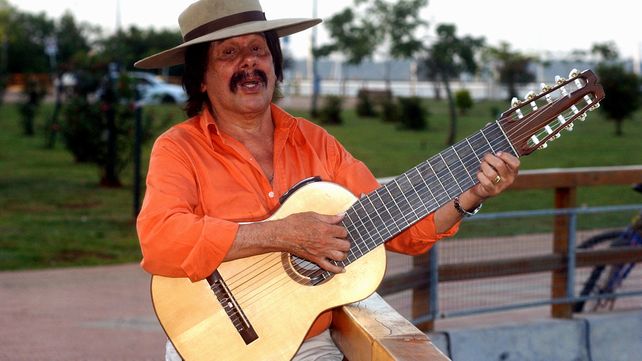 Ramón Ayala en la costanera de Posadas en 2005, durante una entrevista con la Capital. 