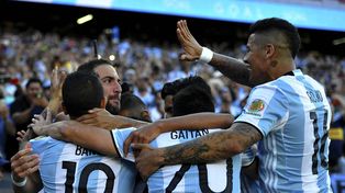 Argentina le gana 2 a 0 a Venezuela y pasa a semifinales de la Copa América